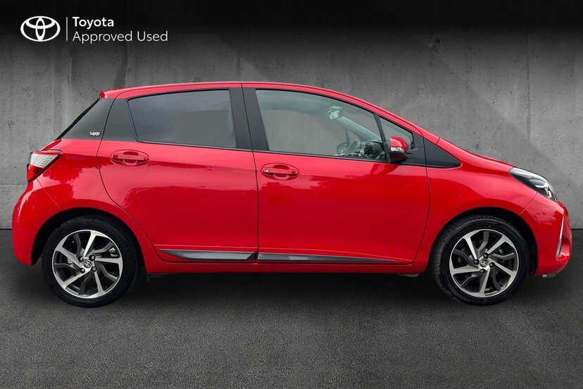 Toyota Yaris 1.5 Vvt-i Y20 Bi-tone Hatchback Black #4
