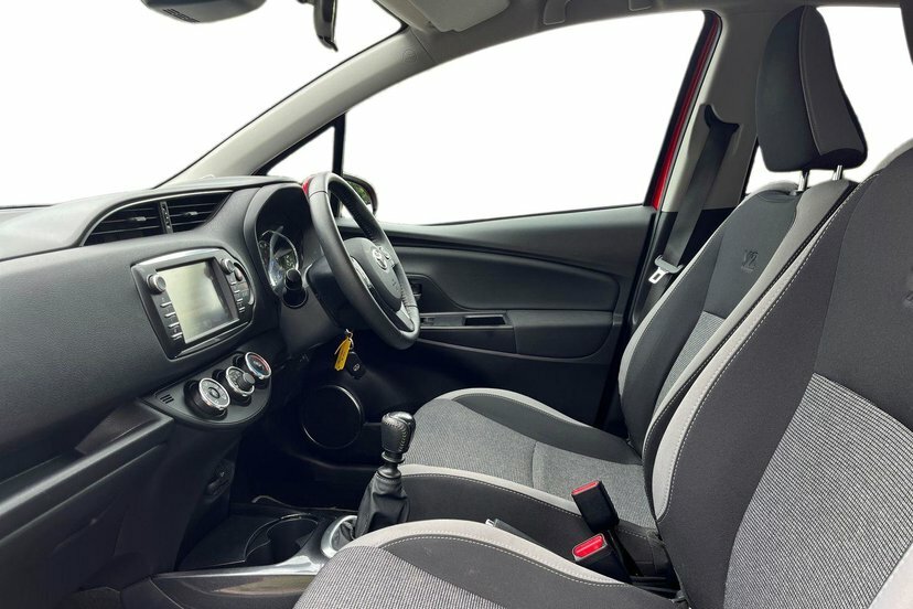 Toyota Yaris 1.5 Vvt-i Y20 Bi-tone Hatchback Black #2