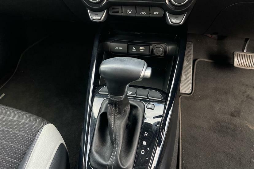 Kia Stonic 1.4 2 Suv Ss Black #8