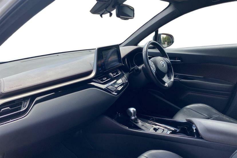 Toyota C-Hr Design White #8