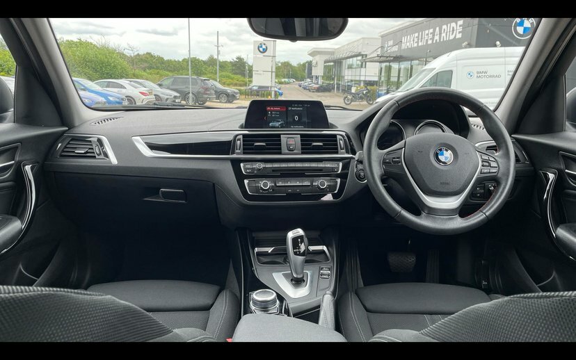 BMW 1 Series 118I Sport 5-Door FG19CZL Black #4