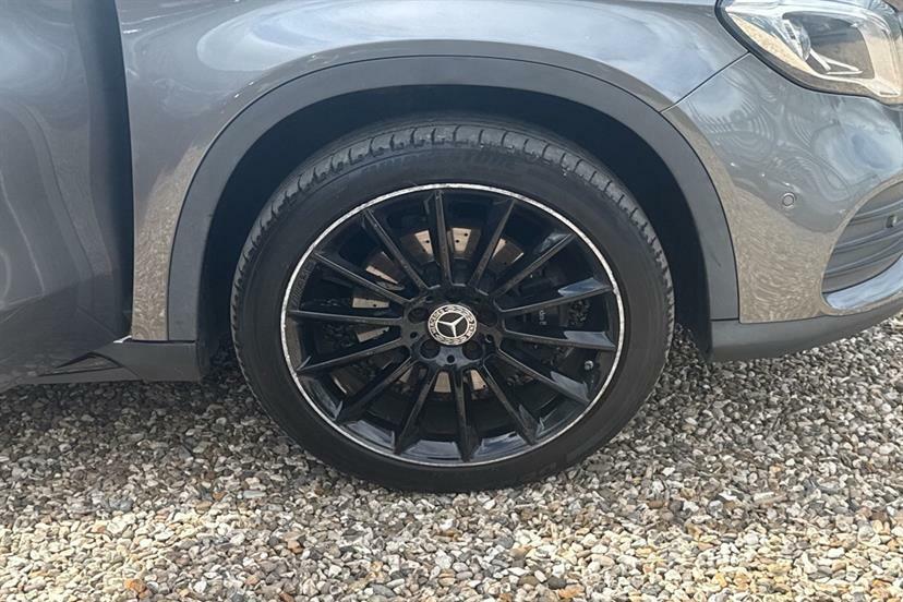 Mercedes-Benz GLA Class Gla 200 Sport Red #18