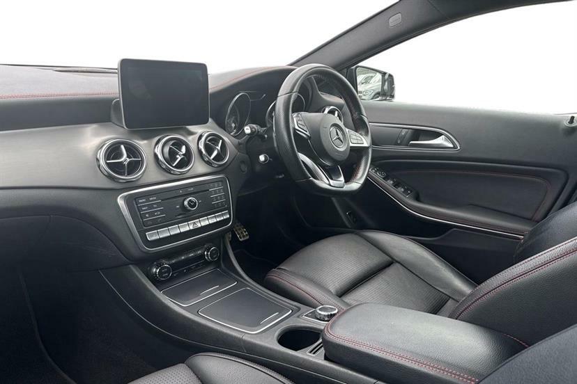 Mercedes-Benz GLA Class Gla 200 Sport Red #9