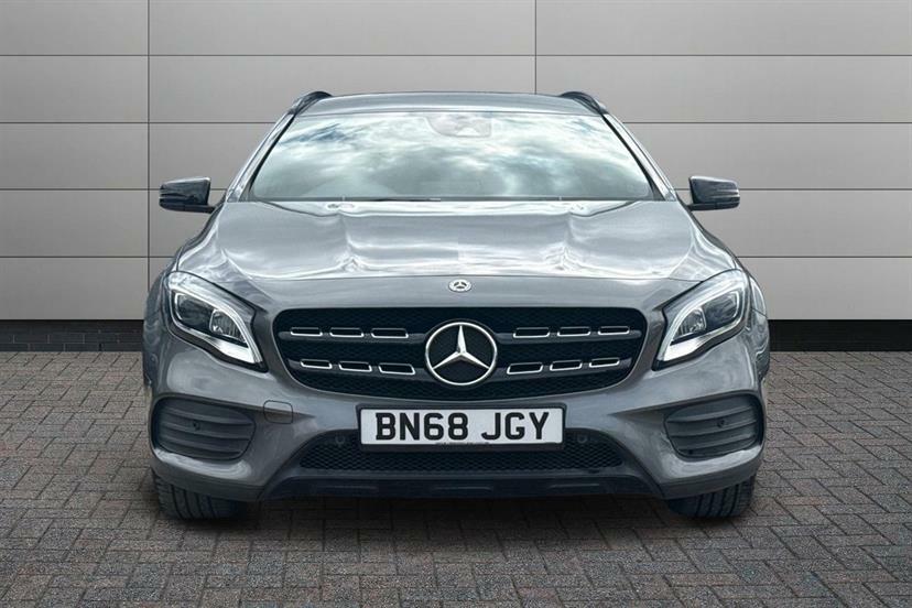 Mercedes-Benz GLA Class Gla 200 Sport Red #11
