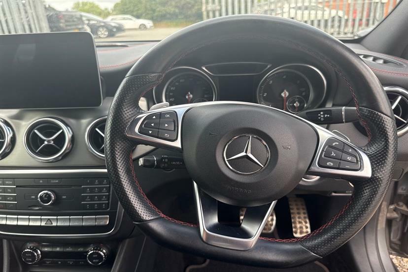 Mercedes-Benz GLA Class Gla 200 Sport Red #19