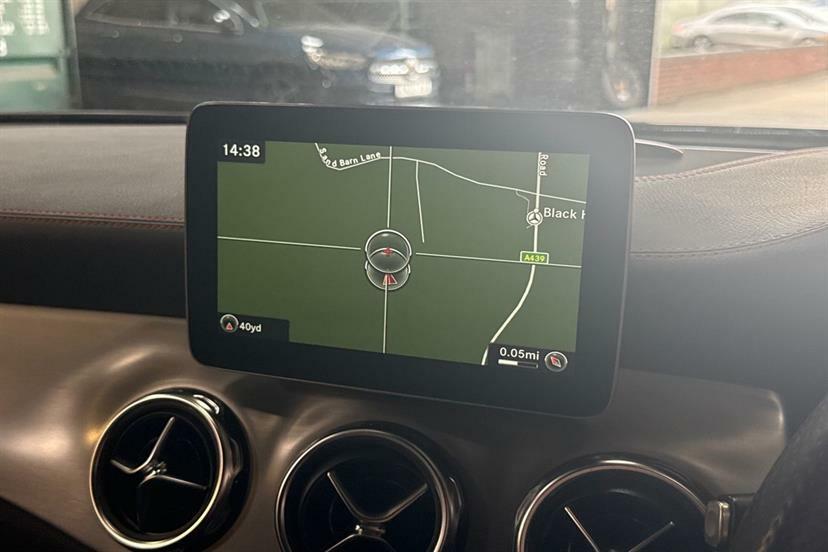 Mercedes-Benz GLA Class Gla 200 Sport Red #29