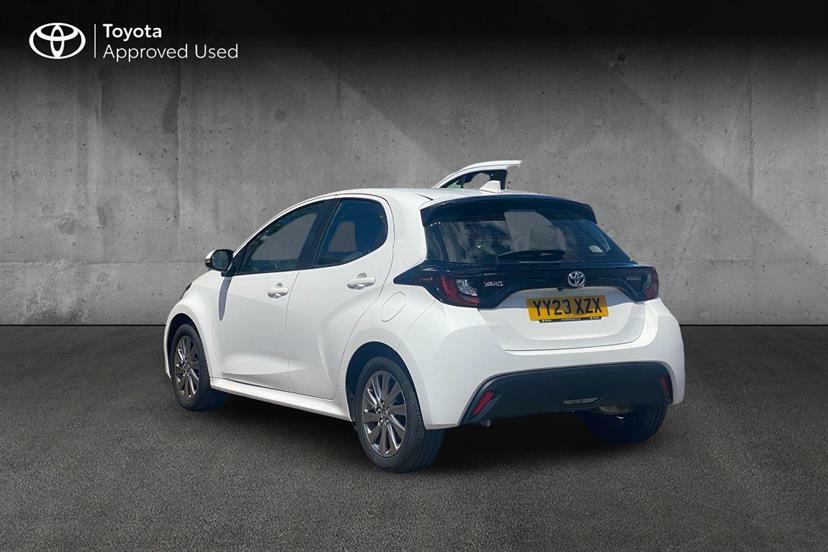 Toyota Yaris 1.5 Hybrid Icon Cvt White #4
