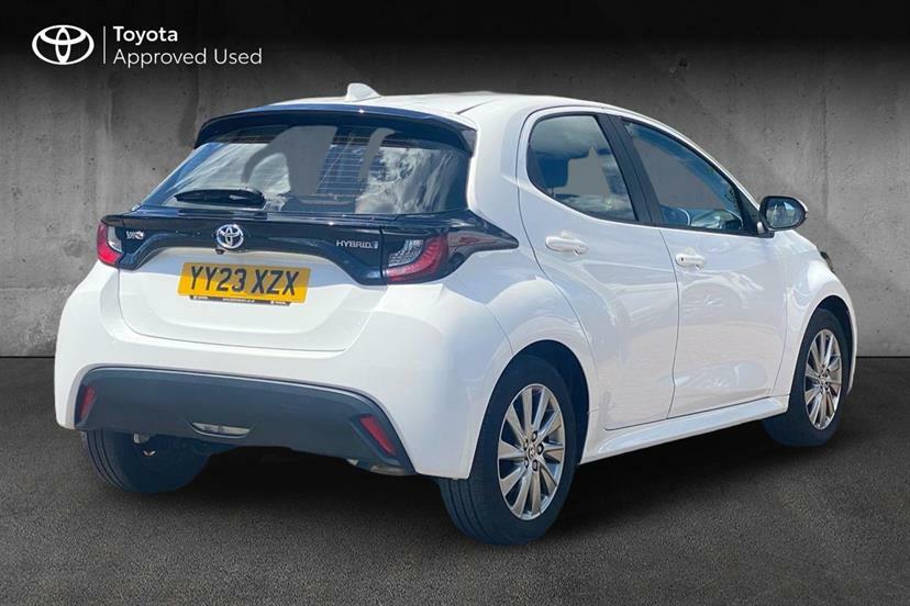 Toyota Yaris 1.5 Hybrid Icon Cvt White #2