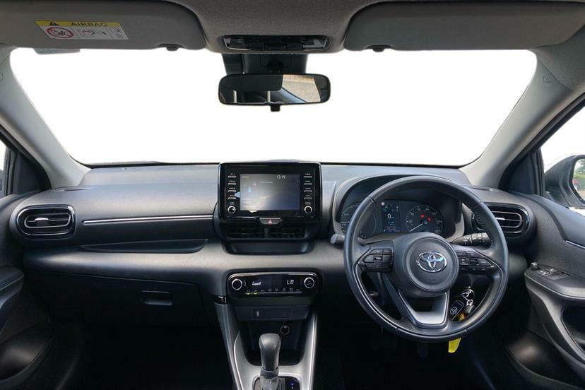 Toyota Yaris 1.5 Hybrid Icon Cvt White #5