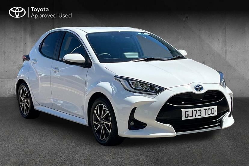 Toyota Yaris 1.5 Hybrid Design Cvt White