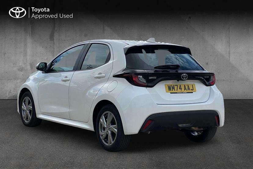 Toyota Yaris 1.5 Hybrid Icon Cvt White #4