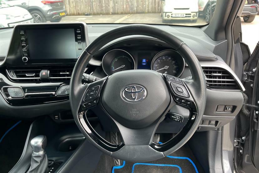Toyota C-Hr Design White #31