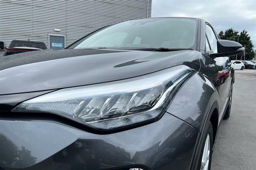 Toyota C-Hr Design White #12