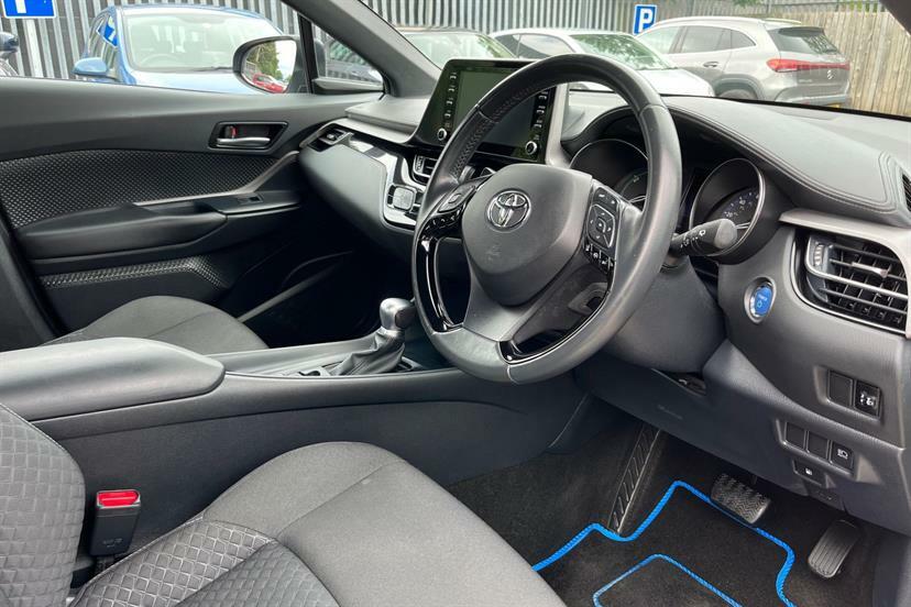 Toyota C-Hr Design White #29