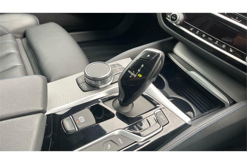 BMW 5 Series Saloon Blue #8