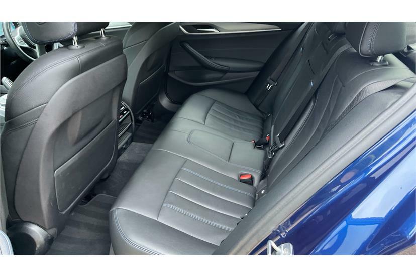 BMW 5 Series Saloon Blue #10