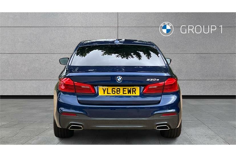 BMW 5 Series Saloon Blue #13