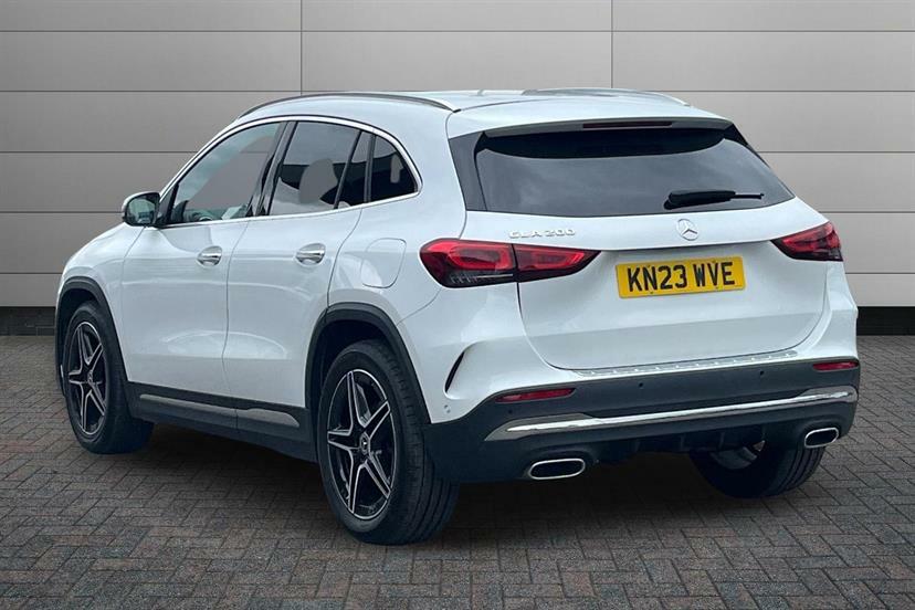 Mercedes-Benz GLA Class 200 Amg Line Premium White #2