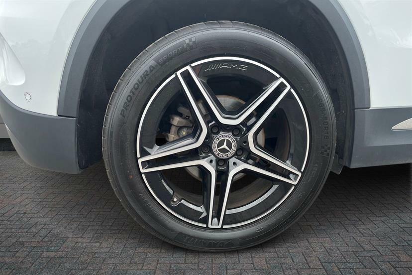 Mercedes-Benz GLA Class 200 Amg Line Premium White #4