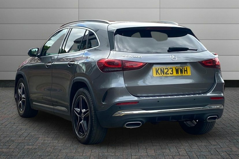Mercedes-Benz GLA Class 1.3 Gla200 Amg Line Premium Suv 7G-dc KN23WWH Grey #2
