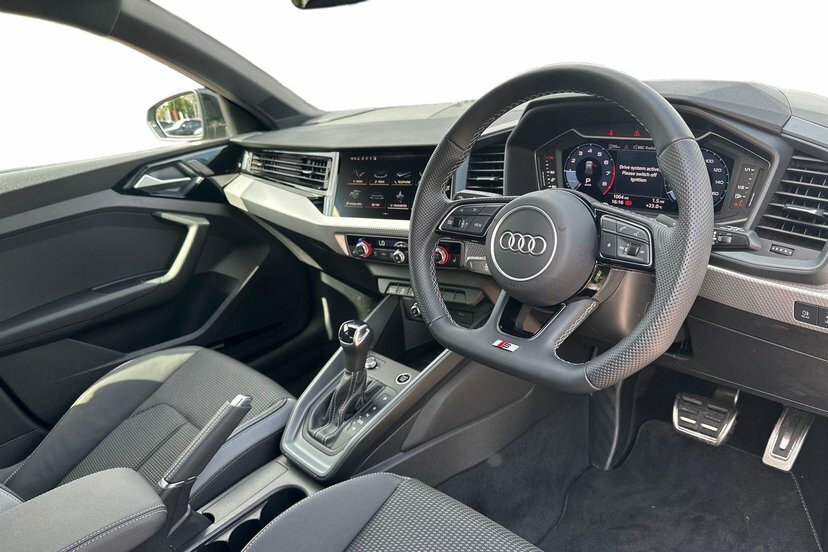 Audi A1 1.0 Tfsi 30 Black Edition Sportback S T Green #6