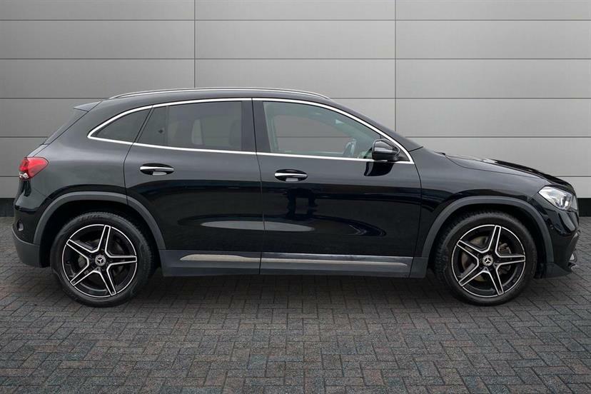 Mercedes-Benz GLA Class 200 Amg Line Premium Black #3