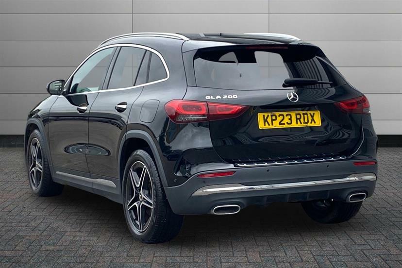 Mercedes-Benz GLA Class 200 Amg Line Premium Black #2