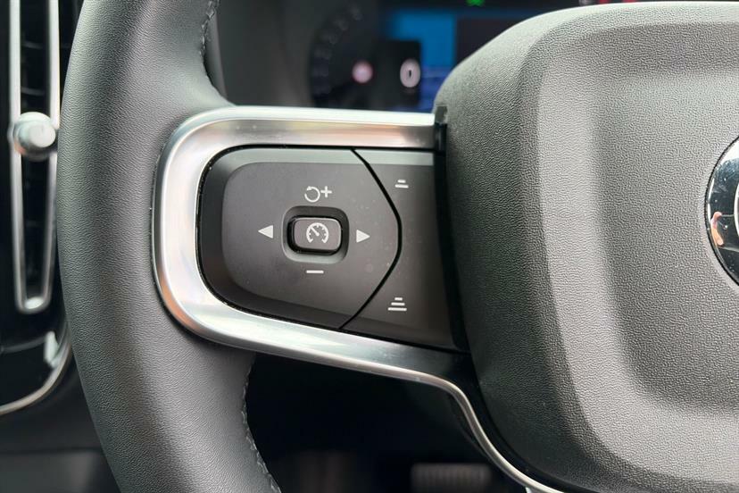 Volvo XC40 Core, B3 Mild Hybrid, Black #18