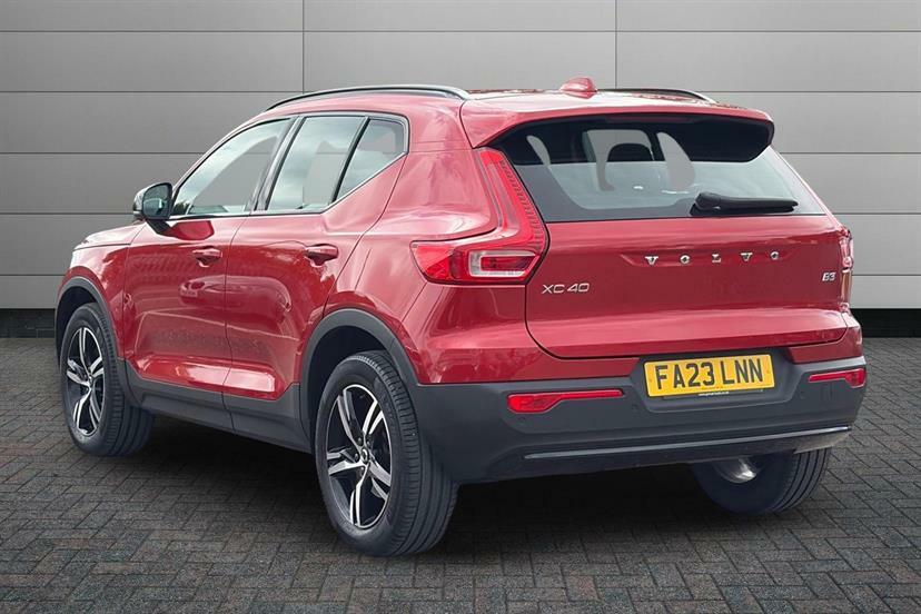 Volvo XC40 2.0 B3p Plus Dark Red #3
