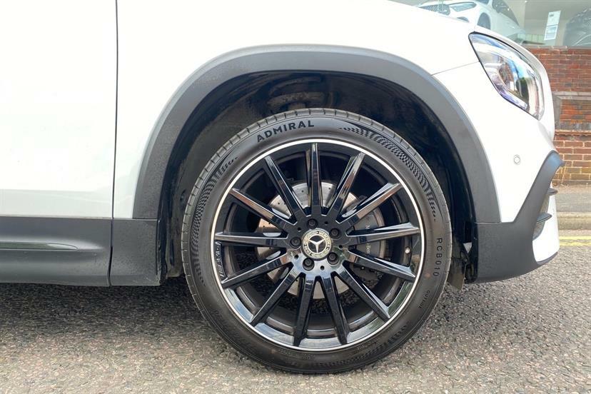 Mercedes-Benz GLB Class 200 Amg Line Premium Night Ed 7G-tronic White #4