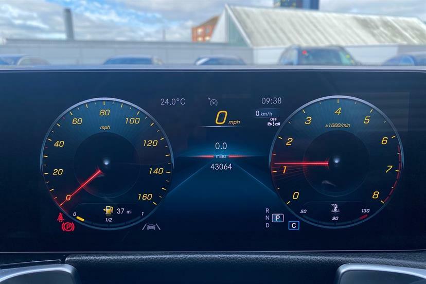 Mercedes-Benz GLB Class 200 Amg Line Premium Night Ed 7G-tronic White #6