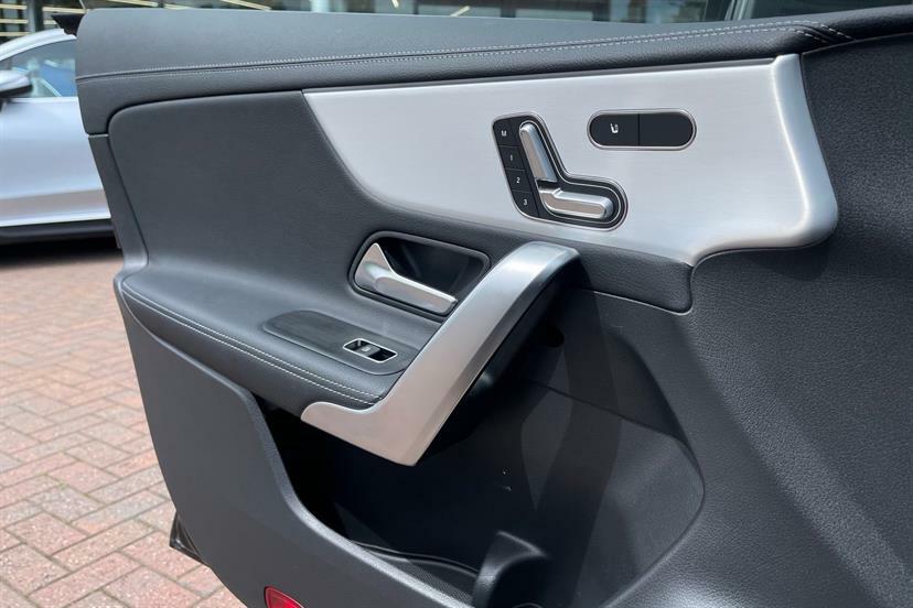 Mercedes-Benz CLA Class 200 Sport Executive Tip White #29