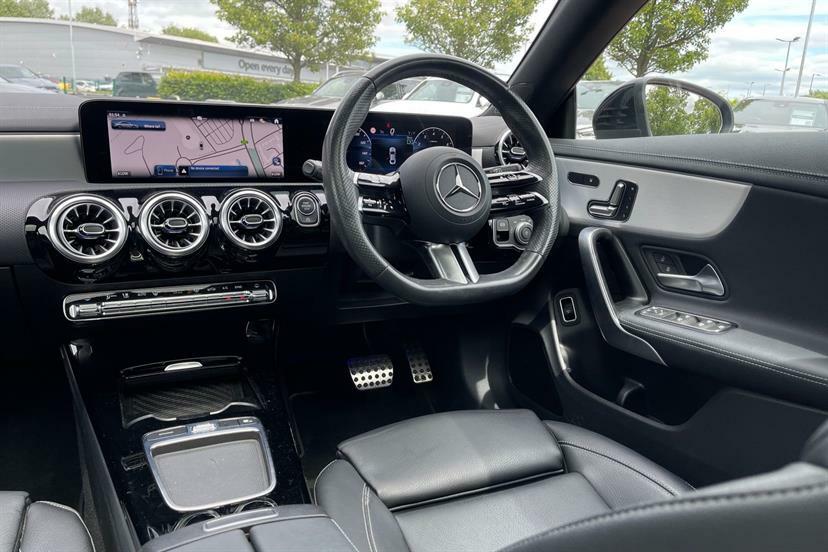 Mercedes-Benz CLA Class 200 Sport Executive Tip White #32