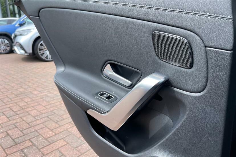 Mercedes-Benz CLA Class 200 Sport Executive Tip White #35