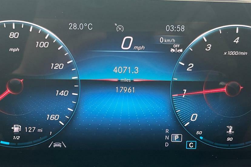 Mercedes-Benz GLB Class 200 Amg Line Premium Night Ed 7G-tronic Red #6