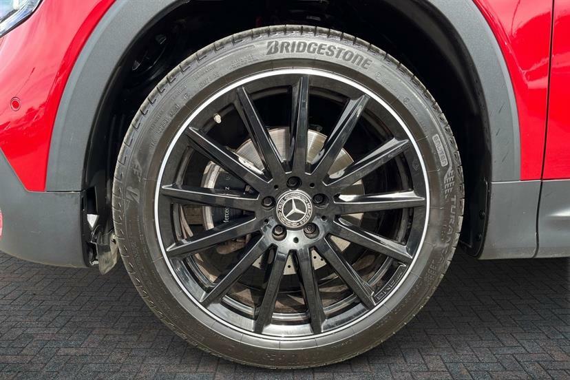 Mercedes-Benz GLB Class 200 Amg Line Premium Night Ed 7G-tronic Red #4