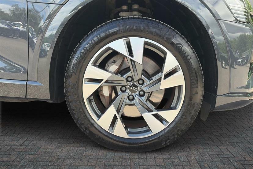 Audi Q8 e tron 250Kw 50 Quattro 95Kwh Sport Grey #4