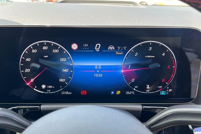 Mercedes-Benz GLA Class 220D 4Matic Amg Line Premium Plus Grey #5