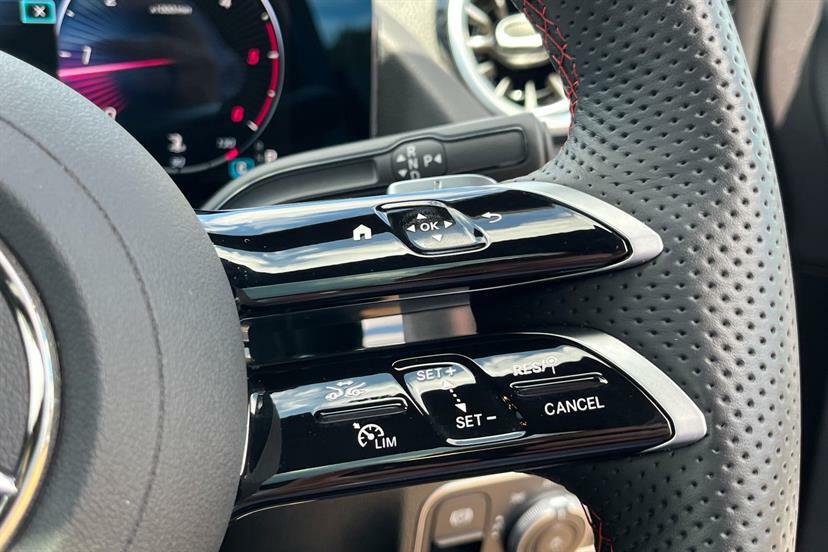 Mercedes-Benz GLA Class Gla 200 Amg Line Premium Blue #27
