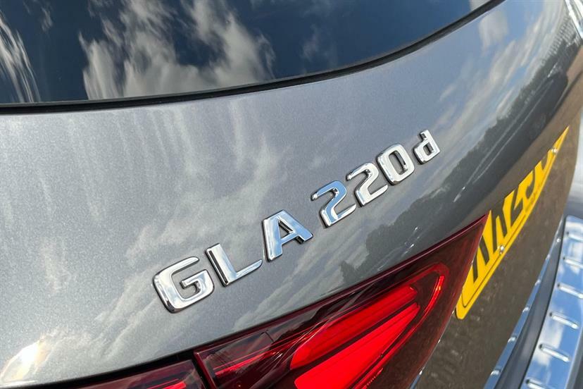 Mercedes-Benz GLA Class Gla 200 Amg Line Premium Blue #17