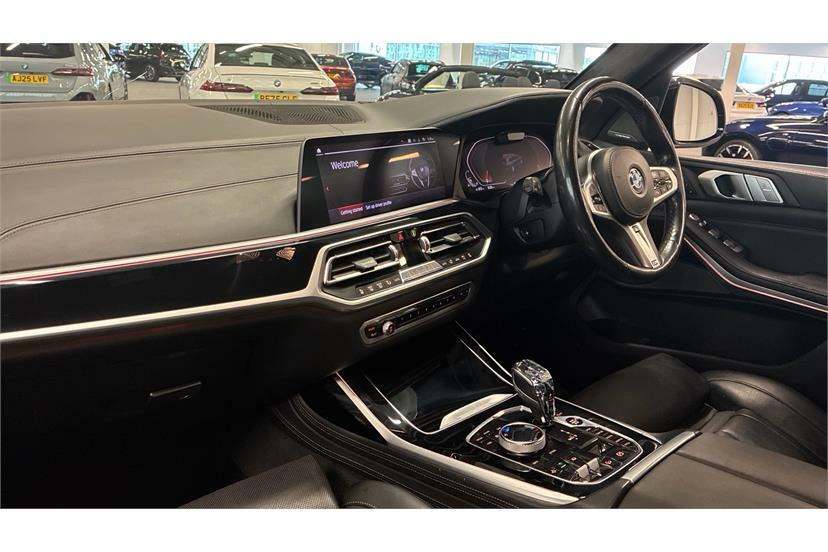 BMW X7 Xdrive40i M Sport Step Black #7