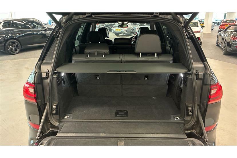 BMW X7 Xdrive40i M Sport Step Black #11