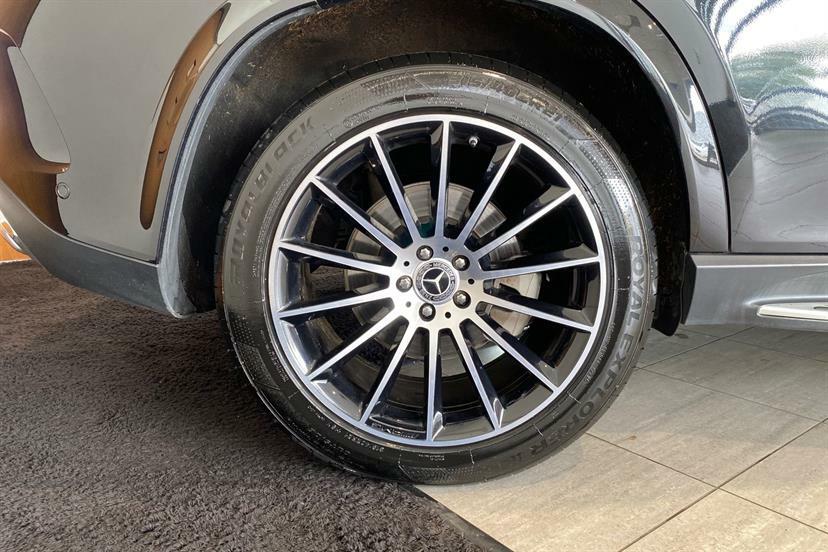 Mercedes-Benz GLE Class 400D 4Matic Amg Line Prem 9G-tronic 7 St Black #4
