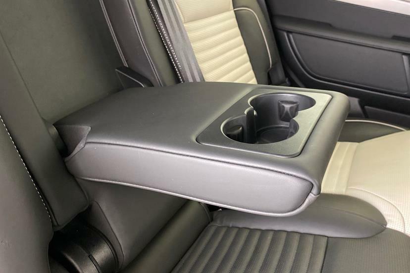 Land Rover Discovery 3.0 D300 R-dynamic Hse Grey #40
