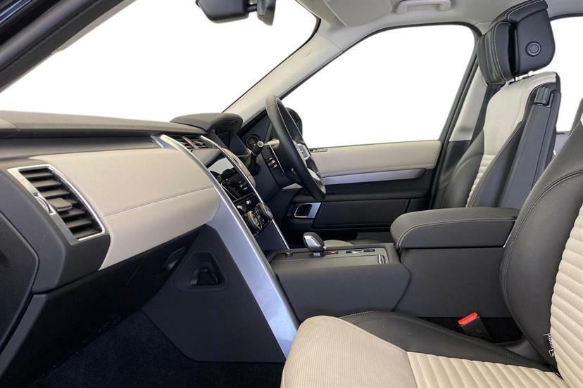 Land Rover Discovery 3.0 D350 Dynamic Hse Black #3