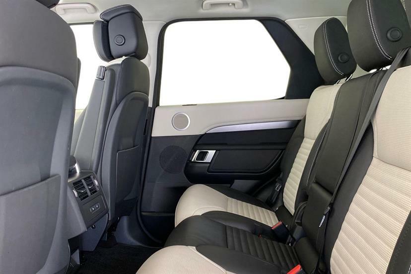 Land Rover Discovery 3.0 D350 Dynamic Hse Black #4