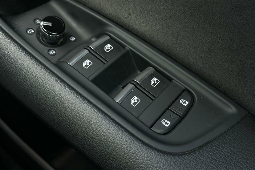 Audi Q8 Sq8 Tfsi Quattro Launch Edition Tiptronic Black #30