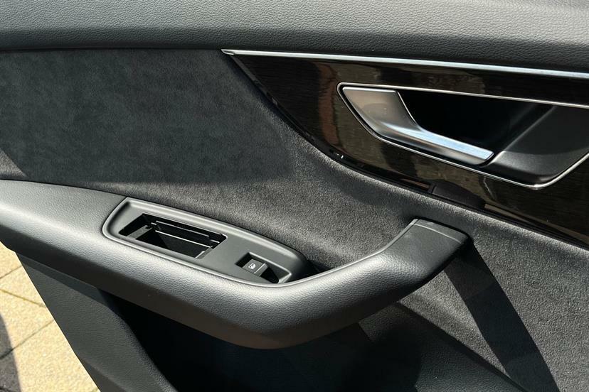 Audi Q8 Sq8 Tfsi Quattro Launch Edition Tiptronic Black #26