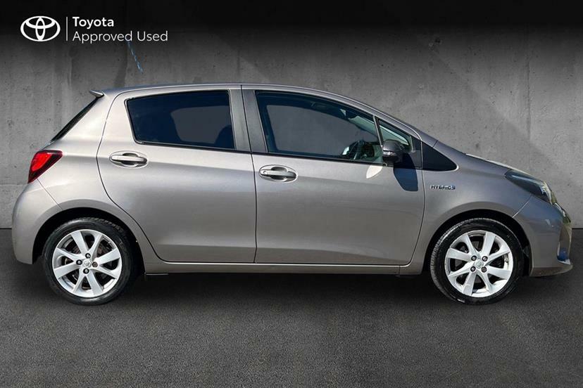 Toyota Yaris 1.5 Hybrid Excel Cvt Nav Brown #4
