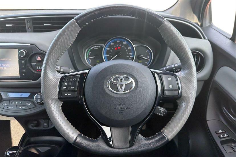 Toyota Yaris Design Red #7